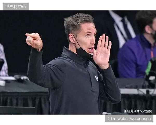 斯卡洛尼将根据对手特点灵活切换阵型，提升球队的临场应变能力。